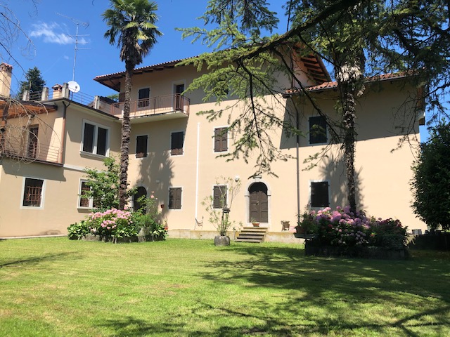 Media numero 2 di Moruzzo - Villa con ampio parco e rustico